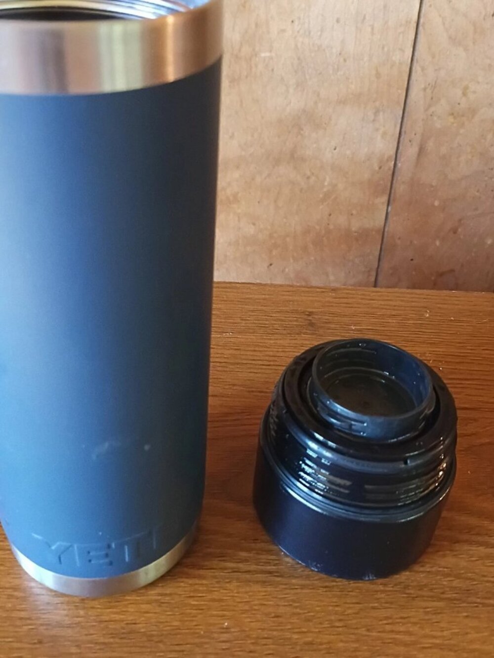 YETI Rambler Vacuum Insulated Thermos Bottle Blue Stainless Steel w/ Cap